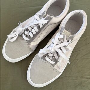 Women's Classic Gray and White Sneakers Vans 7.5